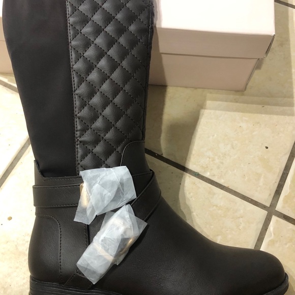 Beautiful boots - Picture 1 of 8